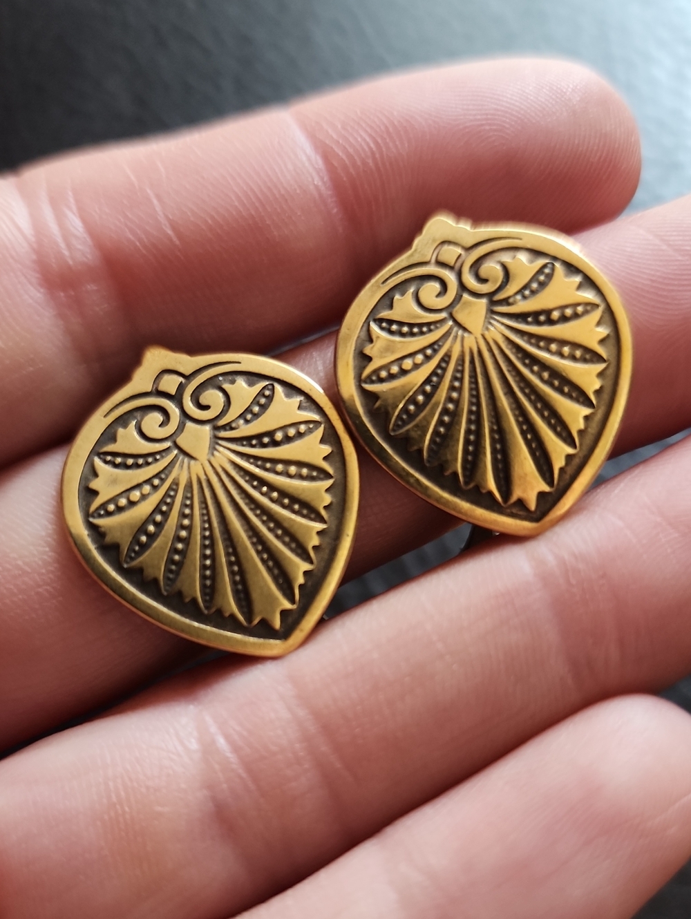VTG MMA Antique Brass Heart Shell Motif Clip Earrings